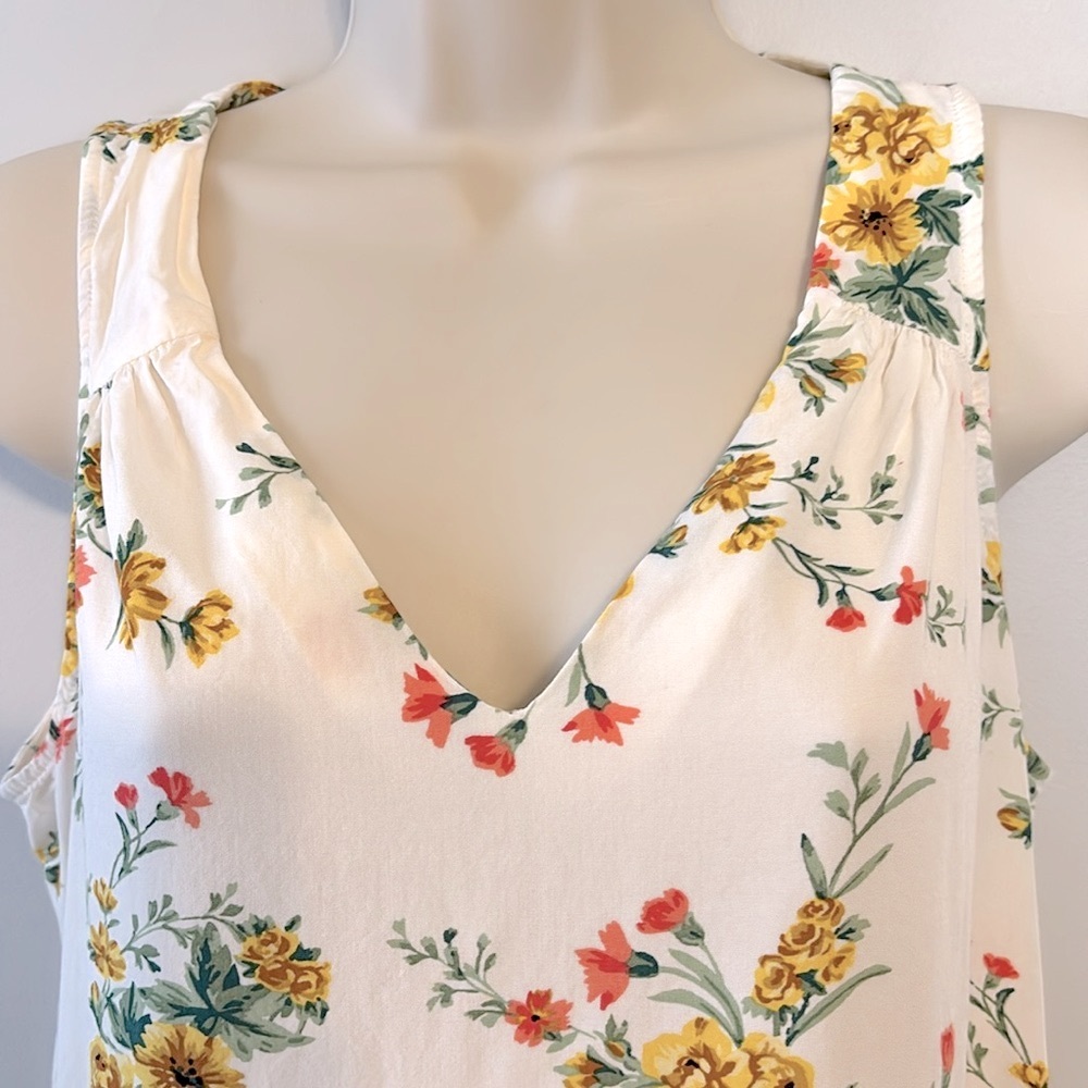 Old Navy Floral Sleeveless V-Neck Top - White, Yellow and Green Accents Size M - Picture 2 of 11